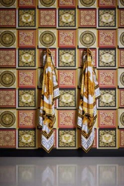 Versace Vliestapete 38704-6 Fliesen Optik Rot Schwarz 16 Versace Vliestapete 38704-6 Fliesen Optik Rot Schwarz -Tapetenqualität Vliestapete 38704 6 Fliesen Optik Rot Schwarz VERSACE Home Tapete 63213747 2